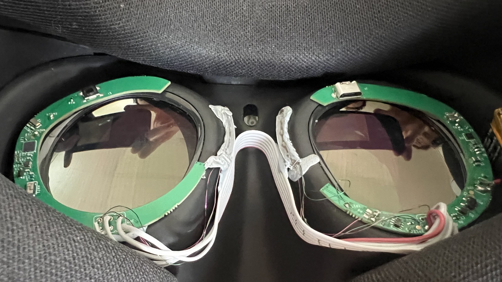 Working Sigrist XR illumination hardware integrated around the optics inside an XR headset